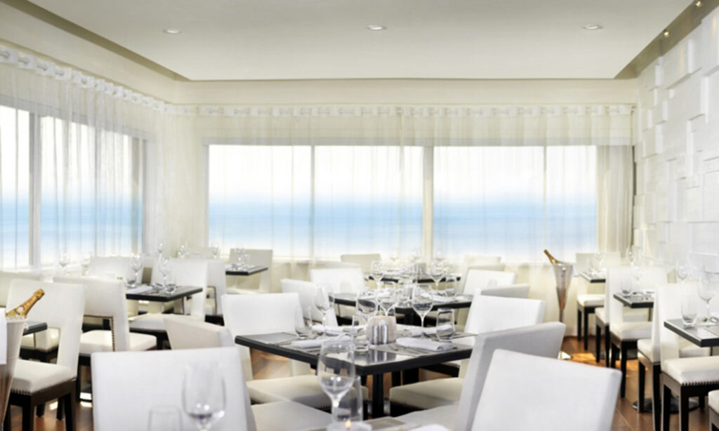 THE HUNTLEY HOTEL - SYNTAX LAB